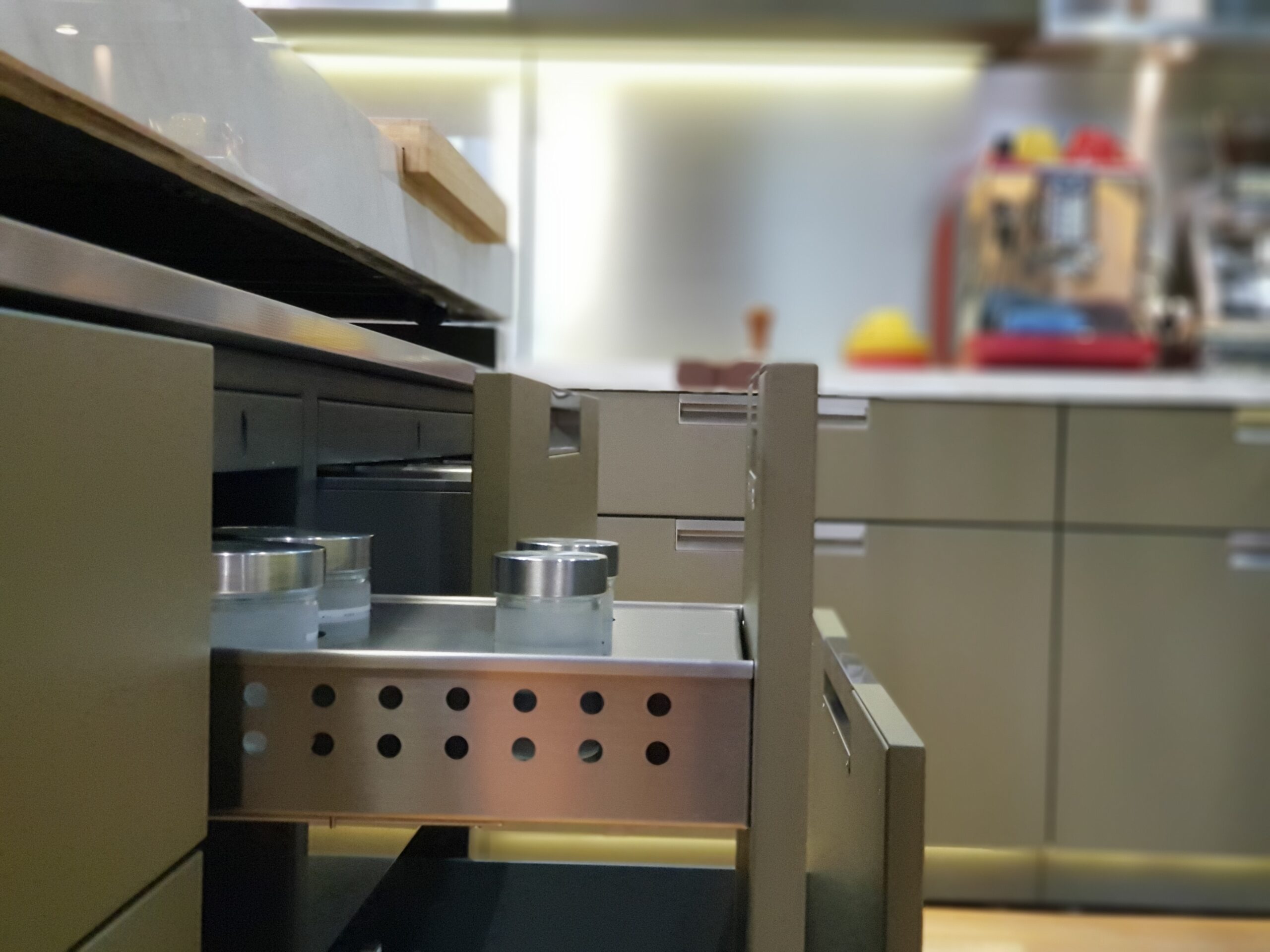 Memaksimalkan Penyimpanan Pada Kitchen set